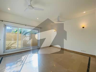 ایف ۔ 6 اسلام آباد میں 5 کمروں کا 1 کنال مکان 11.3 لاکھ میں کرایہ پر دستیاب ہے۔