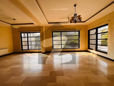 ایف ۔ 7 اسلام آباد میں 4 کمروں کا 1 کنال بالائی پورشن 4.7 لاکھ میں کرایہ پر دستیاب ہے۔