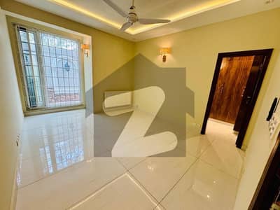 ایف ۔ 6 اسلام آباد میں 6 کمروں کا 2 کنال مکان 11.9 لاکھ میں کرایہ پر دستیاب ہے۔