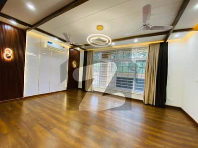 ایف ۔ 8 اسلام آباد میں 7 کمروں کا 1 کنال مکان 9.5 لاکھ میں کرایہ پر دستیاب ہے۔