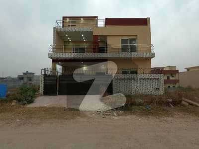 Centrally Located On Excellent Location House In CDECHS - Cabinet Division Employees Cooperative Housing Society Is Available For sale