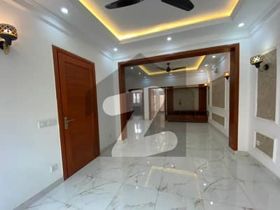 پیراگون سٹی لاہور میں 3 کمروں کا 5 مرلہ مکان 2.05 کروڑ میں برائے فروخت۔