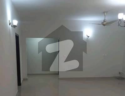 عسکری 11 ۔ سیکٹر بی عسکری 11,عسکری,لاہور میں 3 کمروں کا 10 مرلہ مکان 2.7 کروڑ میں برائے فروخت۔