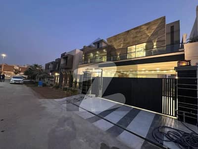 ONE KANAL FULL HOUSE FOR RENT