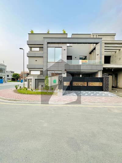 بحریہ آرچرڈ لاہور میں 4 کمروں کا 7 مرلہ مکان 2.5 کروڑ میں برائے فروخت۔