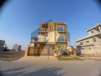 Prime Location 10 Marla House In Central Park Housing Scheme Of Lahore Is Available For Sale