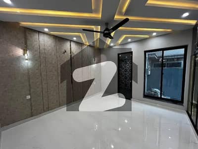 10 MARLA ULTRA MODERN HOUSE AVAILABLE FOR SALE