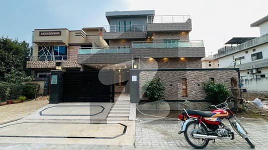 10 Marla Slightly Used House For Sale In Central Park Housing Scheme Lahore Ferozpur Road. Facing Park Near To Market