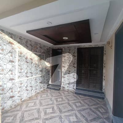 فارمانئیٹس ہاؤسنگ سکیم لاہور میں 3 کمروں کا 5 مرلہ مکان 90.0 ہزار میں کرایہ پر دستیاب ہے۔