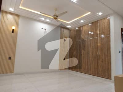 پیپلز کالونی ۔ بلاک وائے پیپلز کالونی,گوجرانوالہ میں 3 کمروں کا 3 مرلہ مکان 1.35 کروڑ میں برائے فروخت۔