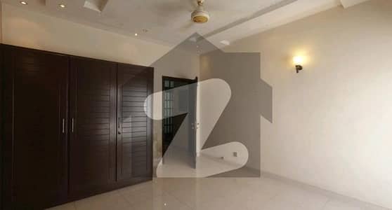 ڈی ایچ اے فیز 6 ڈیفنس (ڈی ایچ اے),لاہور میں 3 کمروں کا 1 کنال بالائی پورشن 1.2 لاکھ میں کرایہ پر دستیاب ہے۔