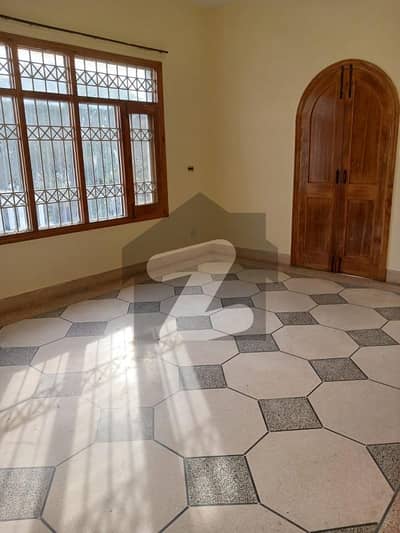 F-8/2 4 Kanal Beautiful House Available