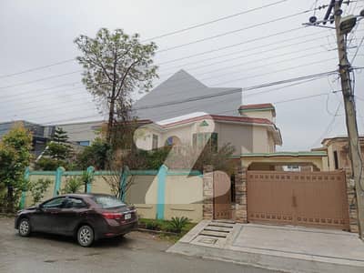 حیات آباد فیز 2 - جی3 حیات آباد فیز 2,حیات آباد,پشاور میں 7 کمروں کا 2 کنال مکان 2.8 لاکھ میں کرایہ پر دستیاب ہے۔