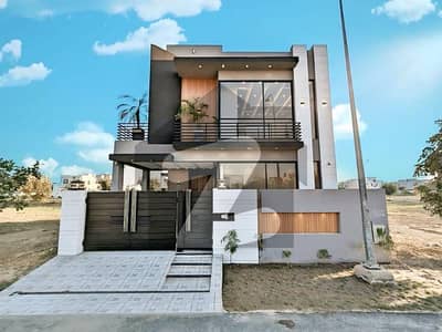 5 MARLA BRAND NEW ULTRA MODERN HOUSE FOR SALE NEAR TO PARK
