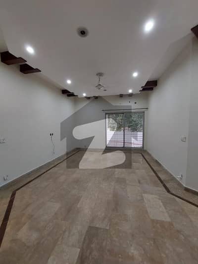 پیراگون سٹی - امپیریل بلاک پیراگون سٹی,لاہور میں 5 کمروں کا 10 مرلہ مکان 4.25 کروڑ میں برائے فروخت۔