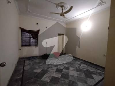 جوہر ٹاؤن فیز 2 جوہر ٹاؤن,لاہور میں 2 کمروں کا 5 مرلہ بالائی پورشن 52.0 ہزار میں کرایہ پر دستیاب ہے۔