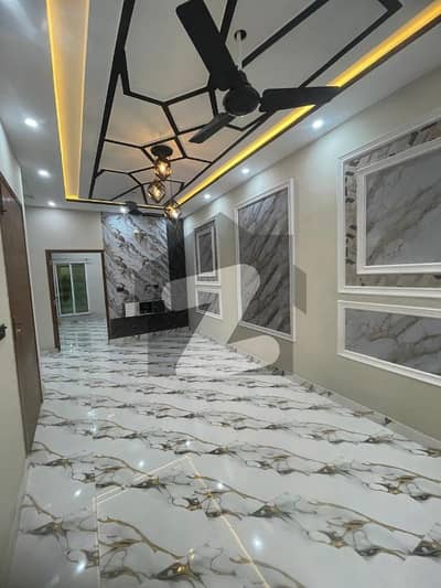 نیو سُپر ٹاؤن لاہور میں 5 کمروں کا 5 مرلہ مکان 1.3 لاکھ میں کرایہ پر دستیاب ہے۔