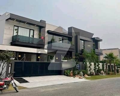 ڈی ایچ اے فیز 7 - بلاک ٹی فیز 7,ڈیفنس (ڈی ایچ اے),لاہور میں 5 کمروں کا 1 کنال مکان 2.5 لاکھ میں کرایہ پر دستیاب ہے۔