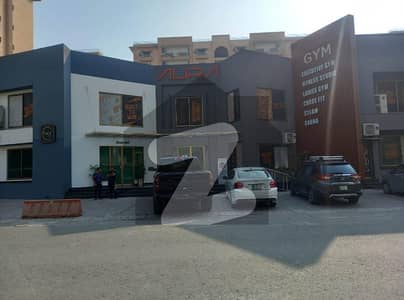 عسکری 10 - سیکٹر ایف عسکری 10,عسکری,لاہور میں 3 کمروں کا 10 مرلہ مکان 1.35 لاکھ میں کرایہ پر دستیاب ہے۔