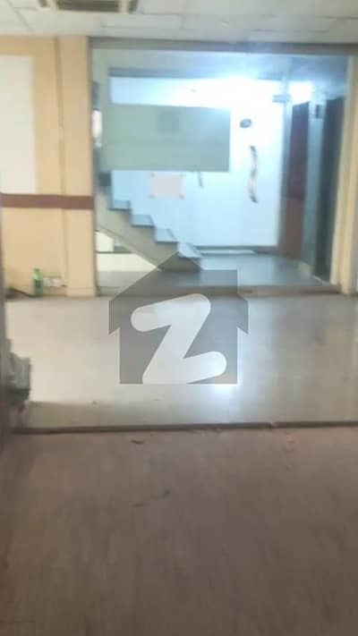 بلیو ایریا اسلام آباد میں 1 کمرے کا 8 مرلہ دفتر 4.25 لاکھ میں کرایہ پر دستیاب ہے۔