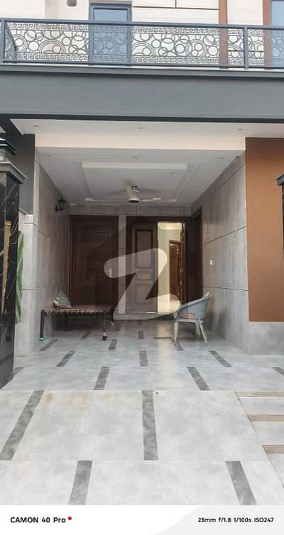 Luxury 5 Marla Brand New Triple-Storey House for Sale