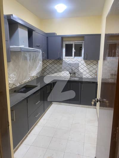 کلفٹن ۔ بلاک 9 کلفٹن,کراچی میں 3 کمروں کا 8 مرلہ فلیٹ 3.5 کروڑ میں برائے فروخت۔