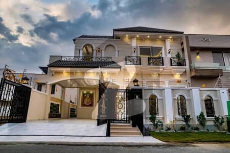 ڈی ایچ اے فیز 5 ڈیفنس (ڈی ایچ اے),لاہور میں 4 کمروں کا 10 مرلہ مکان 2.0 لاکھ میں کرایہ پر دستیاب ہے۔