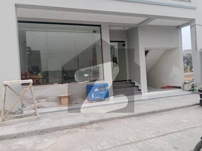 Location: Etihad Town Phase 1, Main Raiwind Road, Lahore Suitable For: Office, Grocery Store, Restaurant, Caf, Fast Food, General Store Key Features & Facilities: Prime location on Main Raiwind Road High footfall area Electricity and water available Gas facility available Wide shop frontage Proper ventilation Washroom facility Parking available Safe and commercial environment Easy access from main road Ideal Use: For Office: Corporate office Travel agency Private office Consultancy office