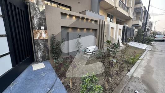 ایڈن ایگزیکیٹو ایڈن گارڈنز,فیصل آباد میں 3 کمروں کا 4 مرلہ مکان 1.75 کروڑ میں برائے فروخت۔