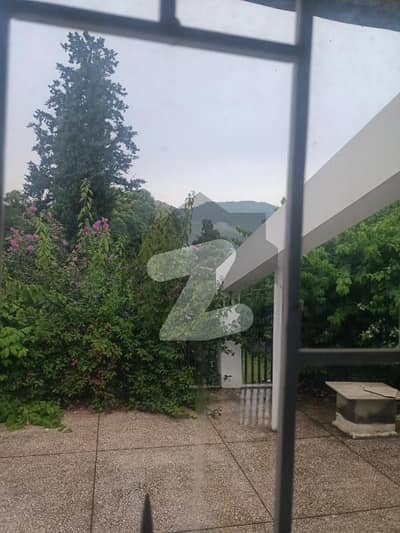 ایف ۔ 6 اسلام آباد میں 5 کمروں کا 2 کنال مکان 8.4 لاکھ میں کرایہ پر دستیاب ہے۔