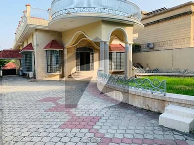 ایف ۔ 6 اسلام آباد میں 6 کمروں کا 2 کنال مکان 21.0 لاکھ میں کرایہ پر دستیاب ہے۔