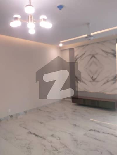 عسکری 11 - سیکٹر ڈی عسکری 11,عسکری,لاہور میں 3 کمروں کا 10 مرلہ فلیٹ 1.4 لاکھ میں کرایہ پر دستیاب ہے۔