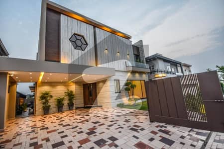 10 MARLA beuatifull modern AT TOP LOCATION OF PH 5 HOUSE FOR SALE