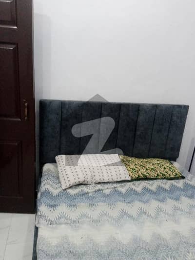 سبزہ زار کالونی ملتان میں 1 کمرے کا 3 مرلہ کمرہ 35.0 ہزار میں کرایہ پر دستیاب ہے۔