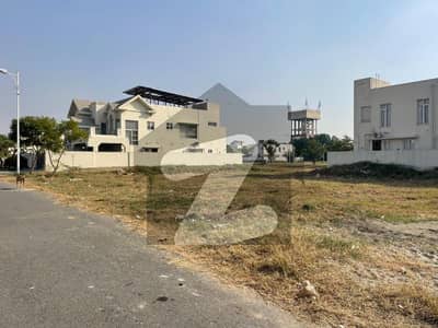 V Block 1 Kanal Pair Ideal Location Available For Sale