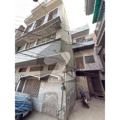 کینٹ لاہور میں 8 مرلہ مکان 12.5 کروڑ میں برائے فروخت۔