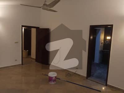 2 KANAL LOWER PORTION CHIPS FLOORING FOR RENT IN CANTT OFFICE USED AND FAMILY KY LIYA