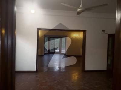 12 MARLA HOUSE FOR RENT IDEAL HOUSE IN CANTT MULTINATIONAL KO PREFEREANCE OTHER OPTIONS AVAILABLE IN CANTT