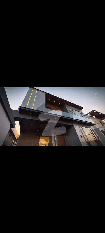 ڈی ایچ اے فیز 8 ڈی ایچ اے ڈیفینس,کراچی میں 6 کمروں کا 1 کنال مکان 25.0 کروڑ میں برائے فروخت۔