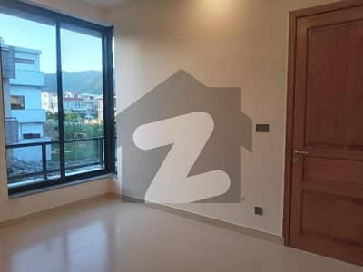 ڈی ۔ 12/3 ڈی ۔ 12,اسلام آباد میں 4 کمروں کا 4 مرلہ مکان 4.35 کروڑ میں برائے فروخت۔