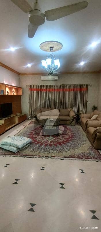 2 Kanal Furnished Upper 3 Beds Dd Tvl Kitchen Servant Room Store Room Near Doctor Hospital