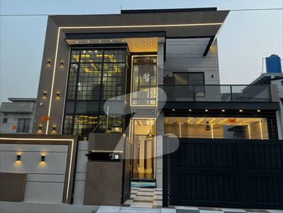 G BLOCK 10 MARLA ULTRA MODERN-DESIGNER'S HOUSE FOR SALE ON 50 FEET ROAD