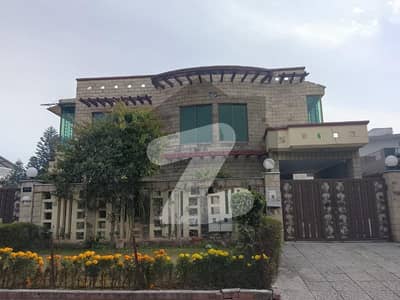 END CORNER WITH EXTRA LAND HOUSE FOR SALE