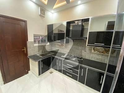 بحریہ ٹاؤن رفیع بلاک بحریہ ٹاؤن سیکٹر ای,بحریہ ٹاؤن,لاہور میں 3 کمروں کا 5 مرلہ مکان 1.1 لاکھ میں کرایہ پر دستیاب ہے۔