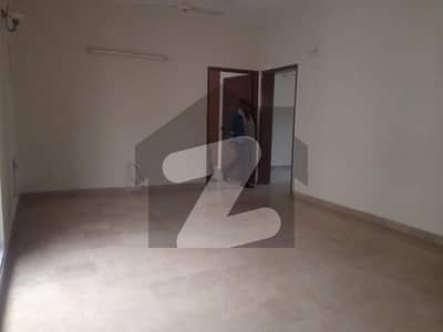 ڈی ایچ اے فیز 2 ڈیفنس (ڈی ایچ اے),لاہور میں 3 کمروں کا 1 کنال بالائی پورشن 1.0 لاکھ میں کرایہ پر دستیاب ہے۔