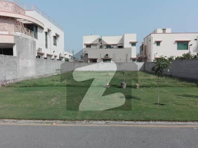 ای ایم ای سوسائٹی ۔ بلاک جے ای ایم ای سوسائٹی,لاہور میں 1 کنال رہائشی پلاٹ 4.5 کروڑ میں برائے فروخت۔