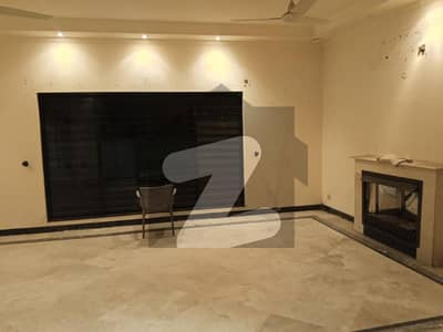 ڈی ایچ اے فیز 3 - بلاک ڈبلیو فیز 3,ڈیفنس (ڈی ایچ اے),لاہور میں 5 کمروں کا 1 کنال مکان 6.9 کروڑ میں برائے فروخت۔