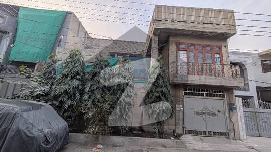 گلستان کالونی نمبر 2 فیصل آباد میں 7 کمروں کا 10 مرلہ مکان 4.2 کروڑ میں برائے فروخت۔