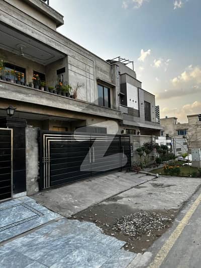 5 Marla Plot for Sale Executive Block, Park View City Lahore FREE TRANSFER