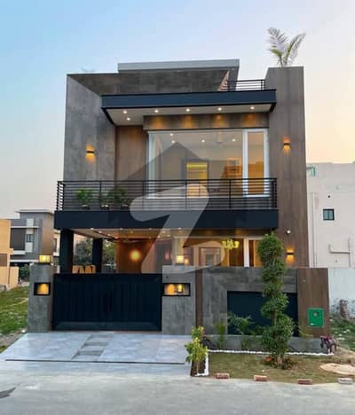 5 MARLA BRAND NEW ULTRA MODERN HOUSE FOR SALE NEAR TO PARK